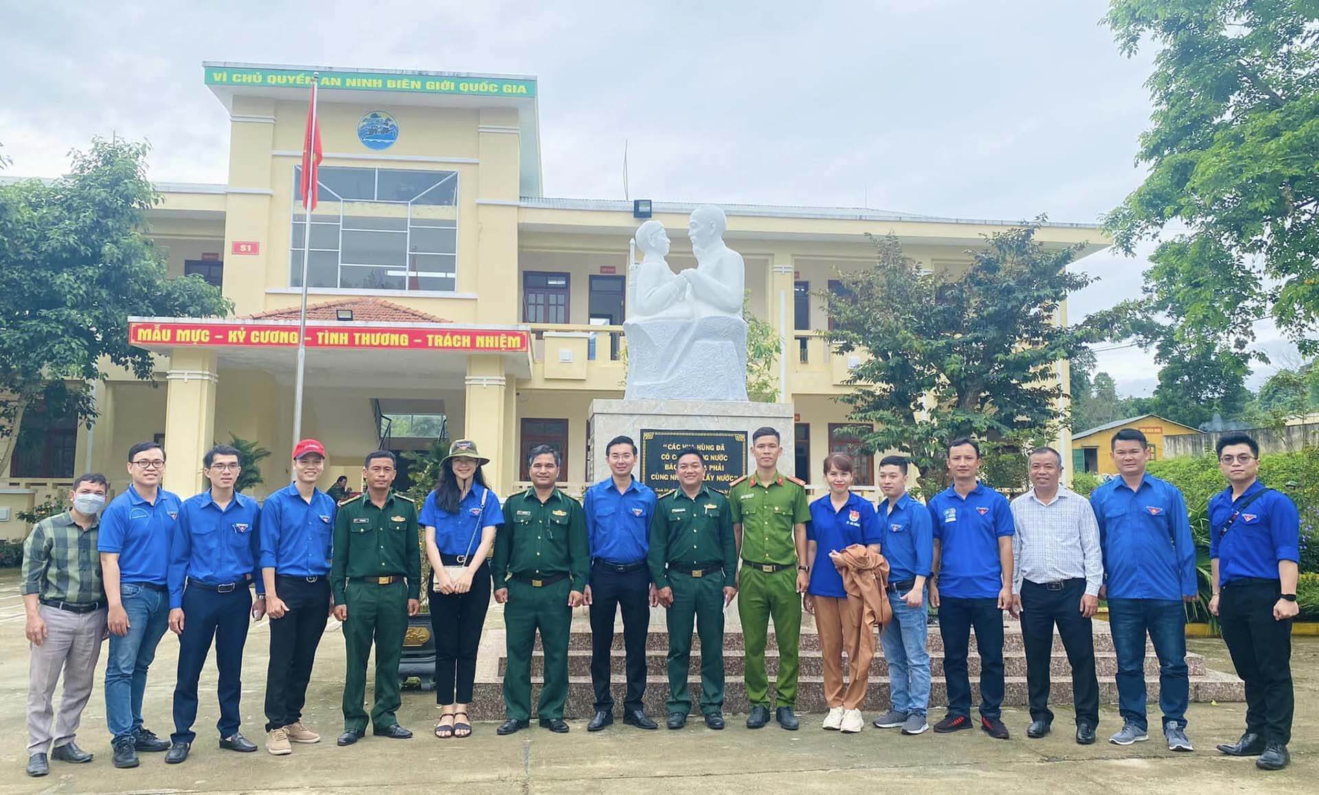 Thiện Nhân cùng đoàn Đà Nẵng với nghĩa tình chương trình “Tháng ba biên giới” ở vùng cao Nam Giang