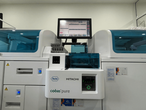 he-thong-may-xet-nghiem-sinh-hoa-mien-dich-cobas-pure-2