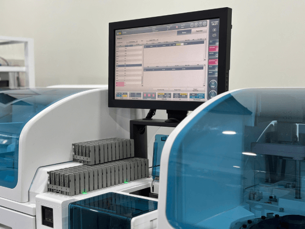 he-thong-may-xet-nghiem-sinh-hoa-mien-dich-cobas-pure-3