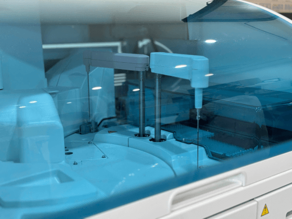 he-thong-may-xet-nghiem-sinh-hoa-mien-dich-cobas-pure-4