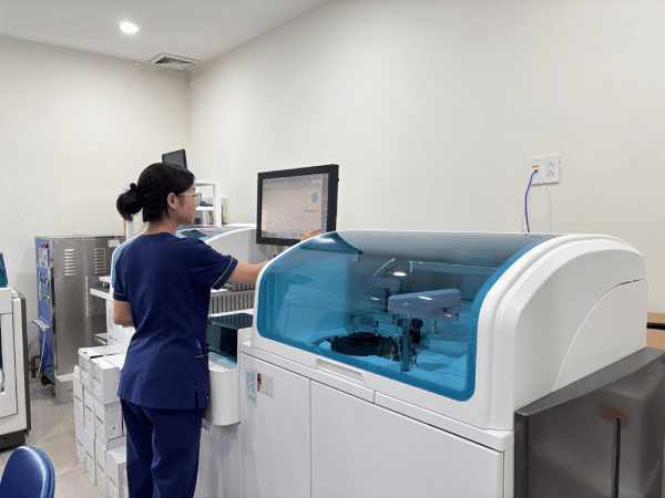 he-thong-may-xet-nghiem-sinh-hoa-mien-dich-cobas-pure-8