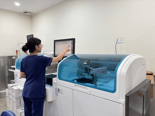 he-thong-may-xet-nghiem-sinh-hoa-mien-dich-cobas-pure-9